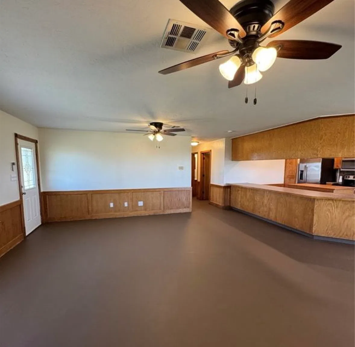 5 bed, 2304 sqft, $2,100 — Photo 2
