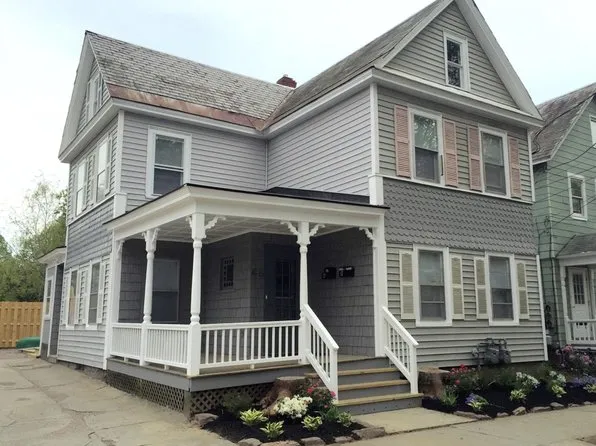 46 School St #A, Burlington, VT 05401