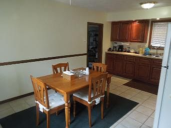 5th image of 802 N Galena Ave