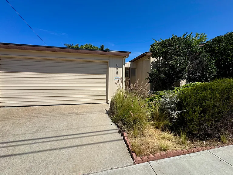 4442 Cannington Dr — Photo 37