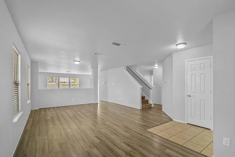 5 bed, 2.5 bath, 3182 sqft, $2,800 — Photo 3