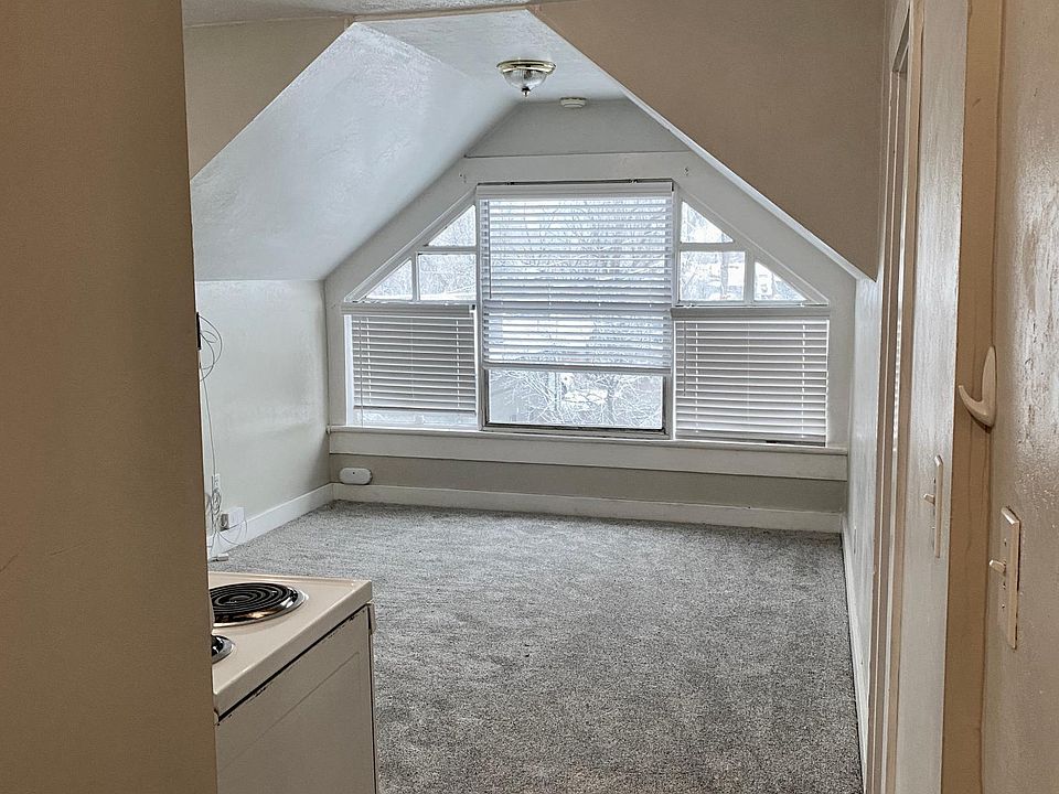Apartment Entrance View of sitting/family room and large bright window view of Wilson Avenue