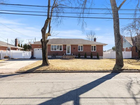 16 Rosalie Place, Commack, NY 11725