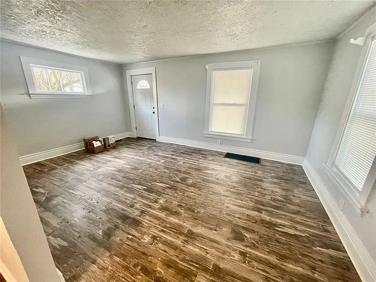 223 E Filbert St — Photo 4