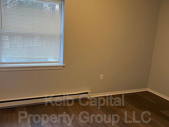 4th image of 90-92 Ford St APT 2