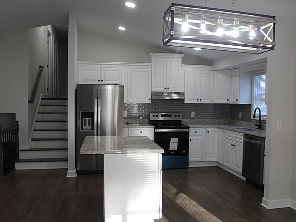 4th image of 388 Hearth Pl
