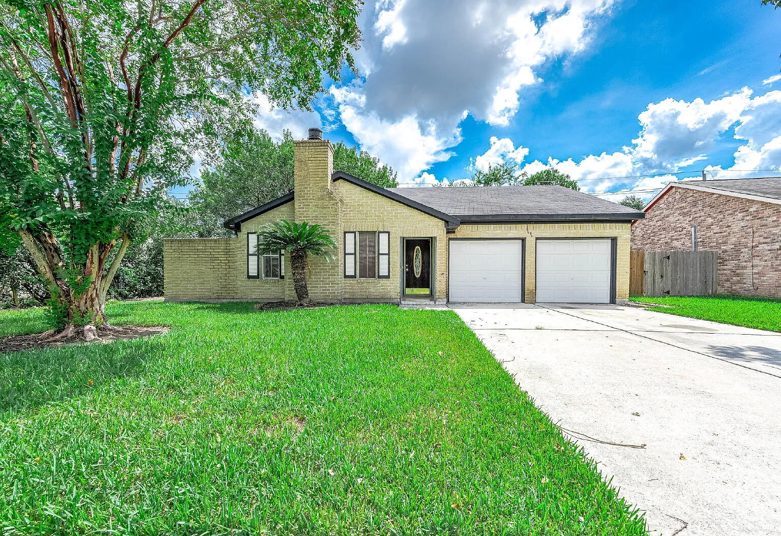 4 bed, 2.0 bath, 1913 sqft, $1,850 — Photo 1