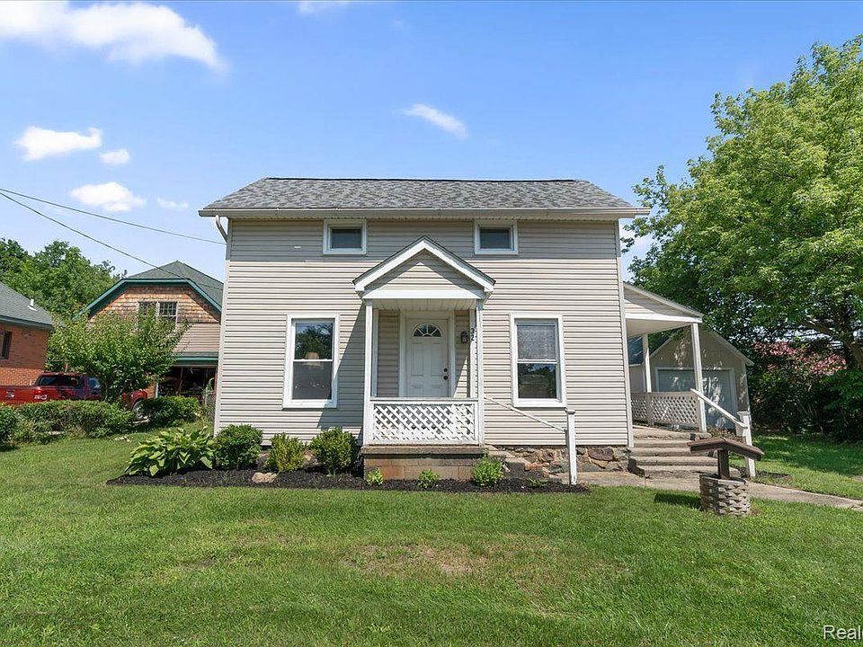 1st image of 32 Cedar St