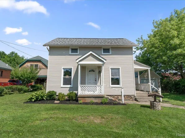 32 Cedar St, Ortonville, MI 48462