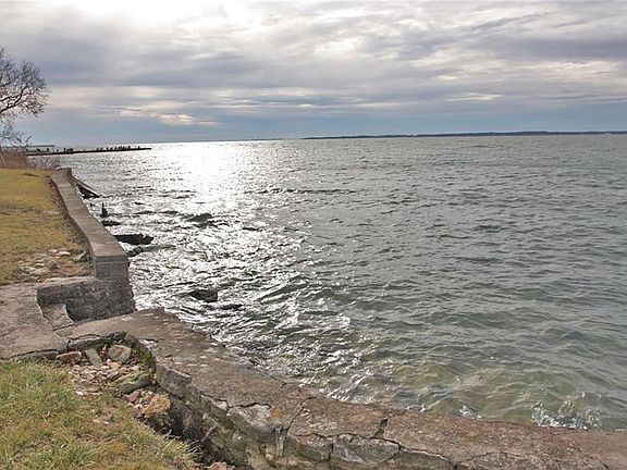 5th image of 523 W Lakeshore Dr
