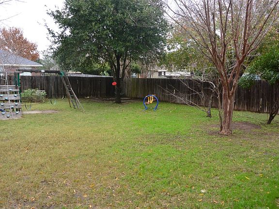 2nd image of 1304 Petunia Ln