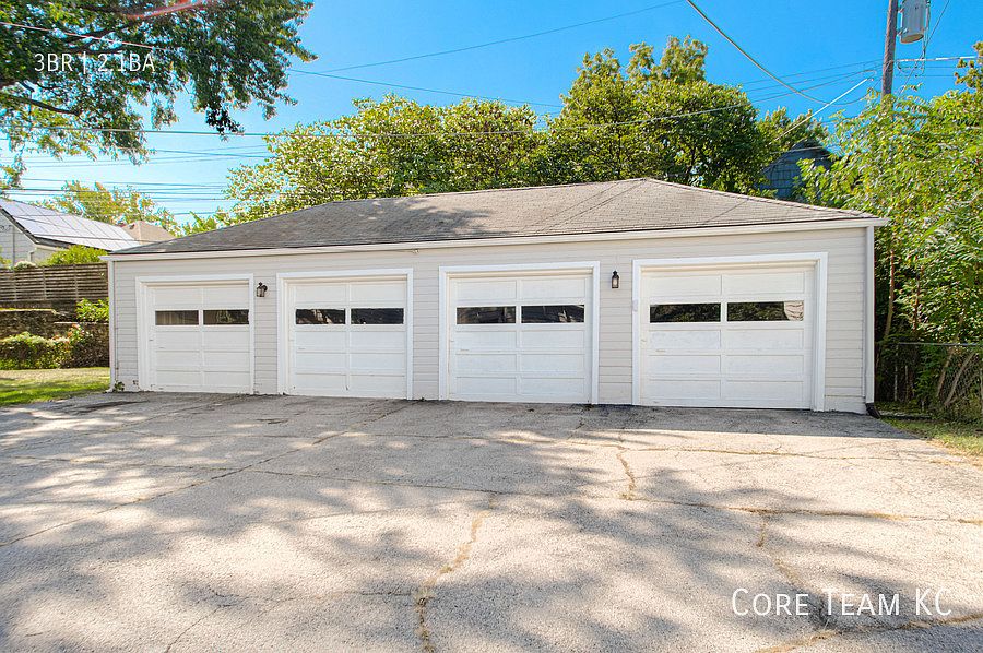 2nd image of 629 E Meyer Blvd #627