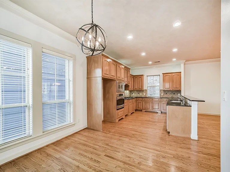 1833 Oakdale St — Photo 22