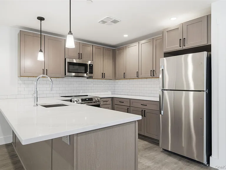 180 Deer Park Ave #301 — Photo 11