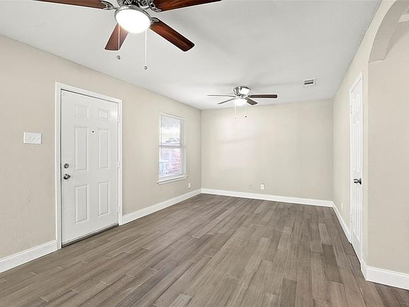 4th image of 3803 Pinebrook Dr