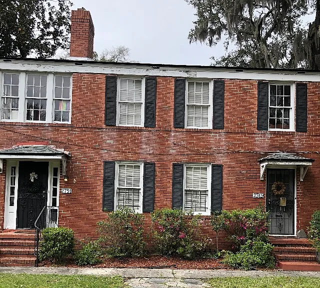 2751 Oak St — Photo 2