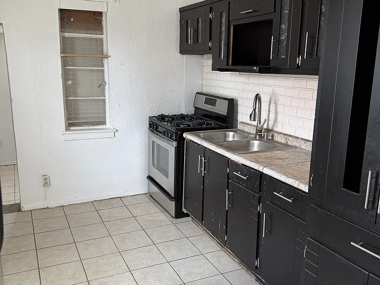 1102 Huckleberry St — Photo 5
