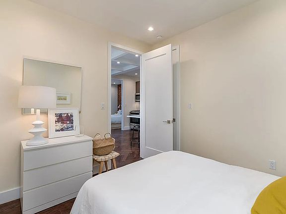 2nd image of 921 Washington Ave #150