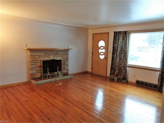 3rd image of 447 Meadowbrook Ave