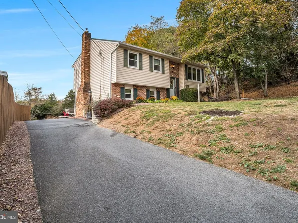 23 Roseglen Rd, Duncannon, PA 17020