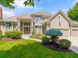 8834 Pine St, Lenexa, KS 66220