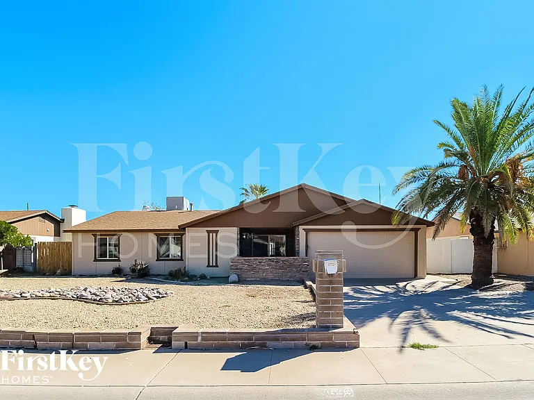 13633 N 20th Ln — Photo 1