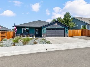 682 Nottingham Ter, Eagle Point, OR 97524