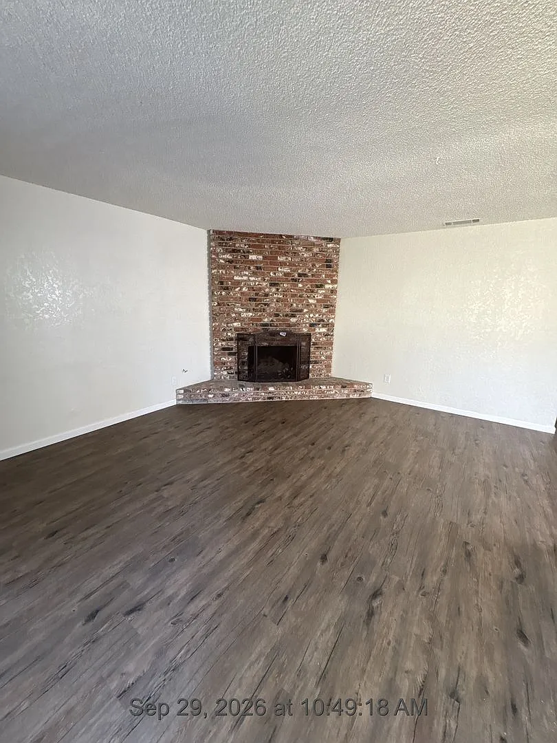 1748 — Photo 2