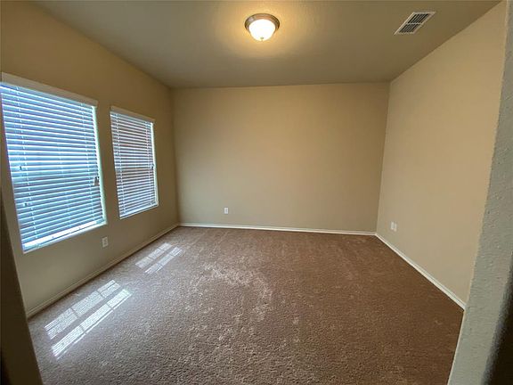 3rd image of 1401 Briarwood Dr