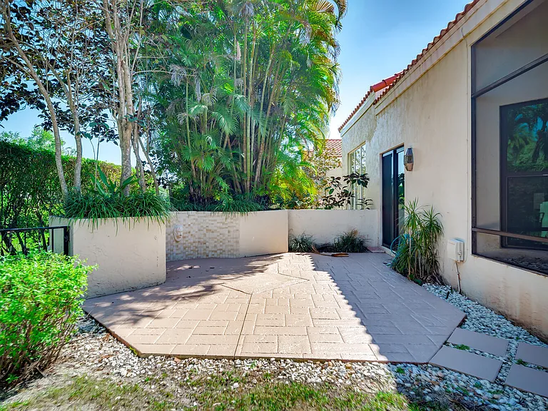 7481 Campo Florido — Photo 18