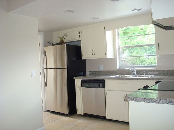 Kitchen w/ New Appliances!