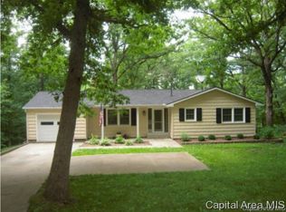 118 Lakeside Pl, Dahinda, IL 61428