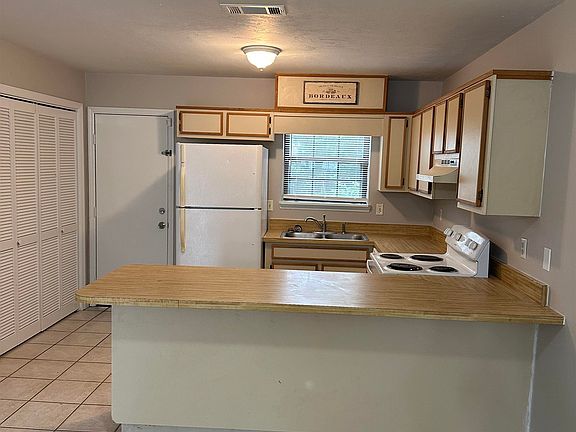 3rd image of 354 Hayden Rd