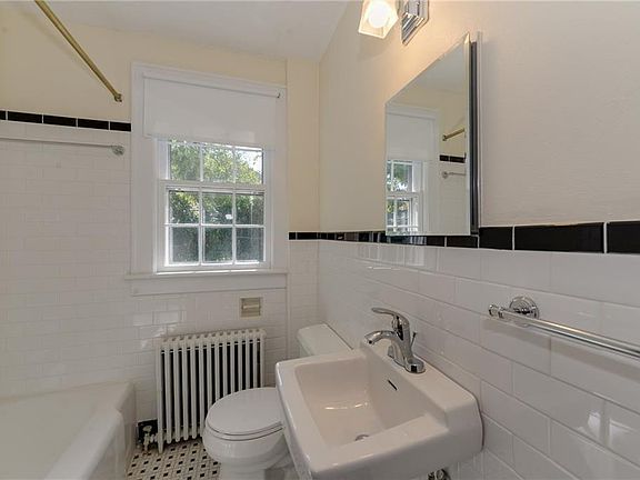 3rd image of 1523 Morris Ave #1