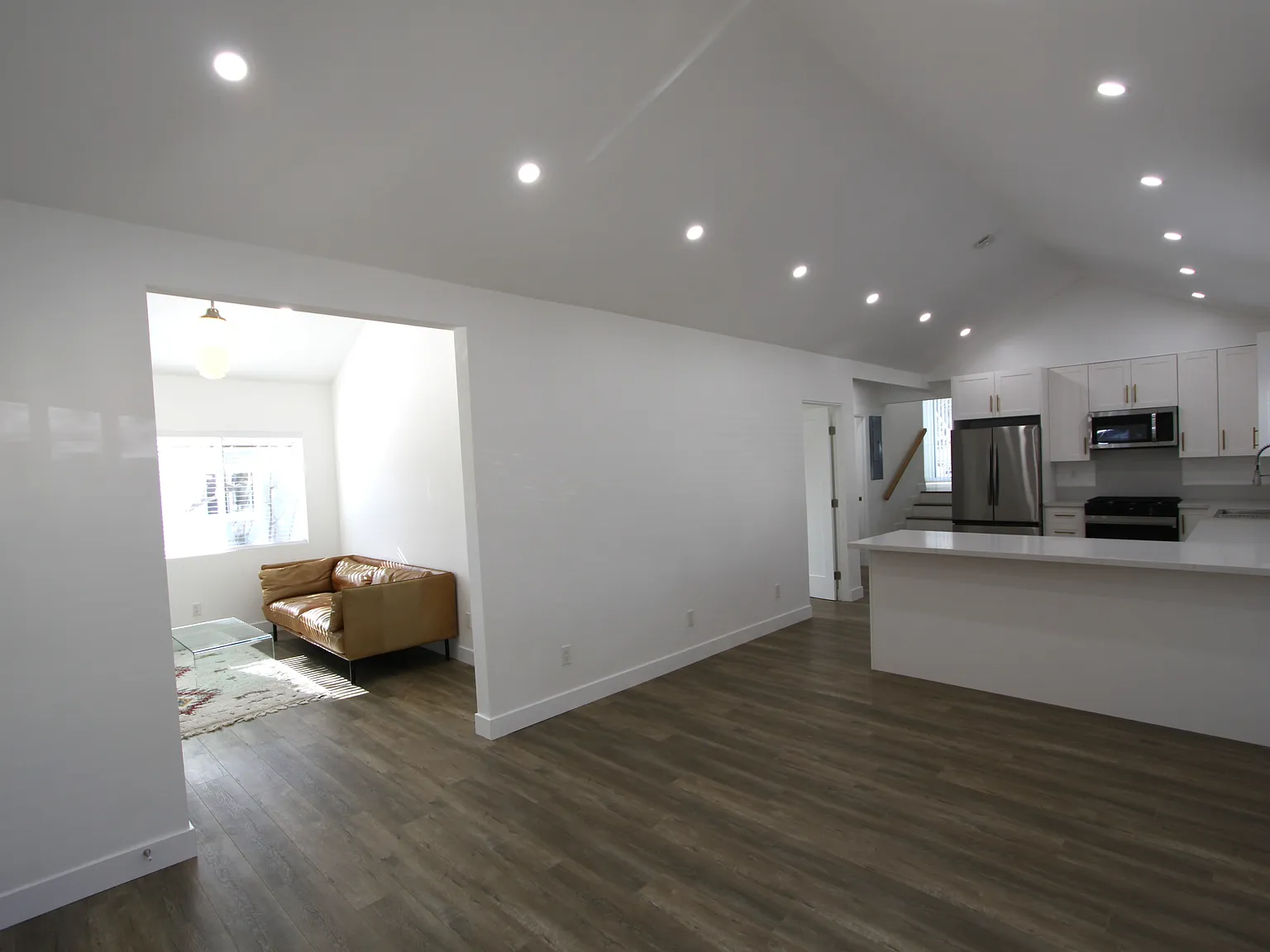 3711 Lomitas Dr — Photo 4