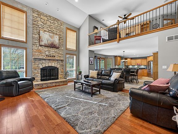5th image of 1354 University Dr
