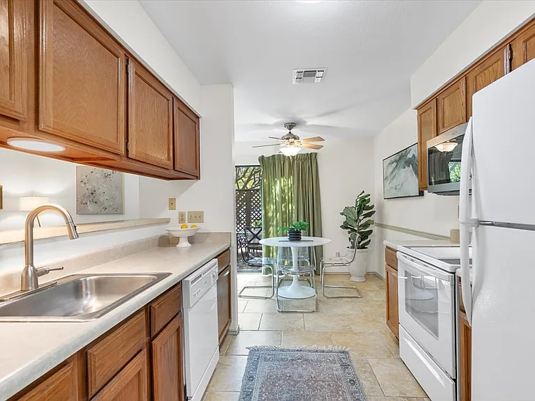 900 Taulbee Ln — Photo 10