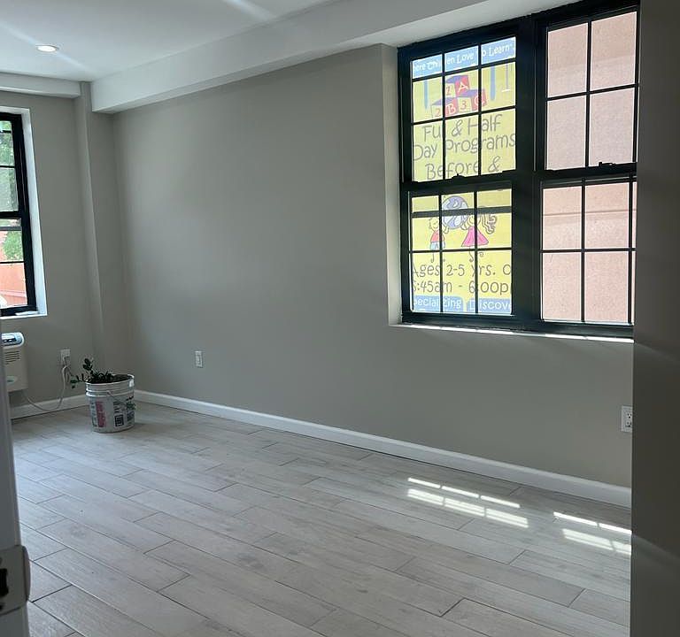 2nd image of 841 Morris Park Ave #2D
