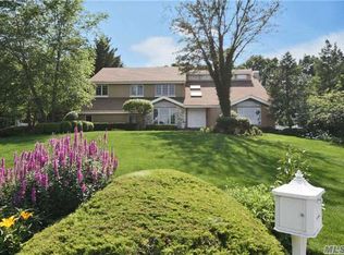 4 Roses Ct, Dix Hills, NY 11746