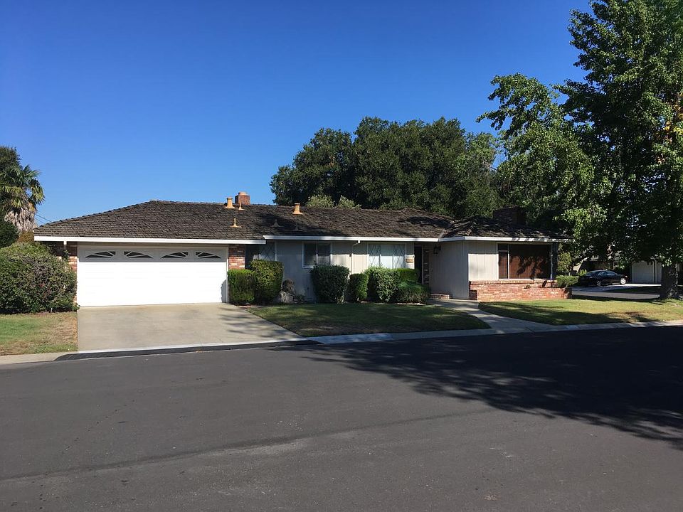 12471 Woodside Drive