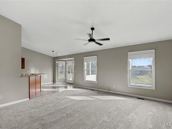 5th image of 2136 Farnsworth Dr #D