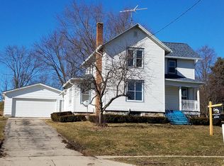 418 S Main St, Fall River, WI 53932