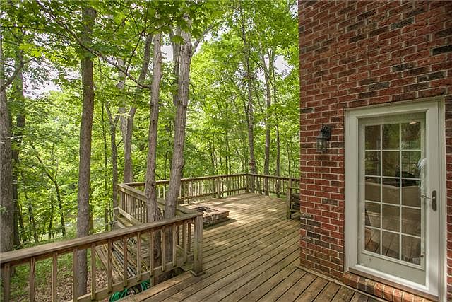 2nd image of 2224 Londonderry Dr