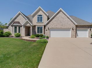 2206 Foxtail Rd, Bloomington, IL 61704