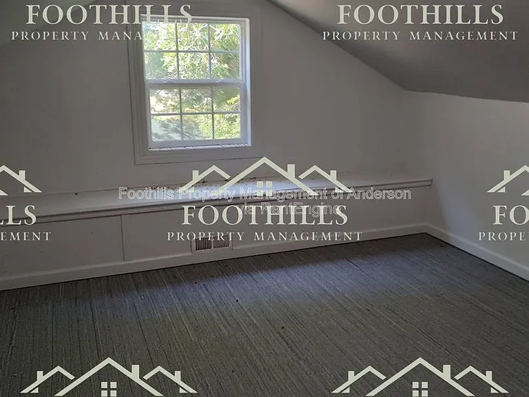 1905 Marett Rd — Photo 11