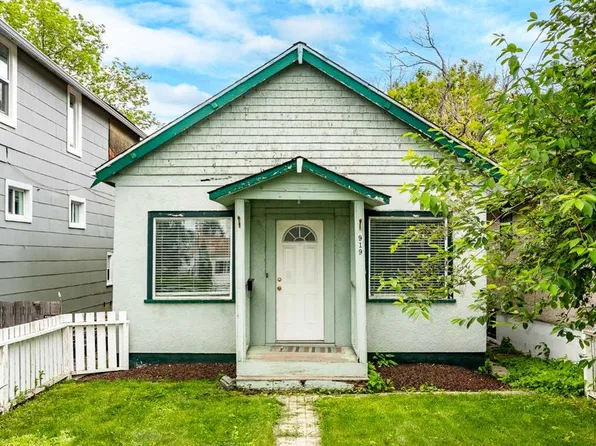 919 N 20th Ave NW, Calgary, AB T2M 1E6