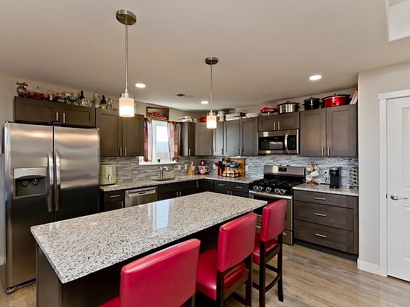 5th image of 400 Brealyn Ct