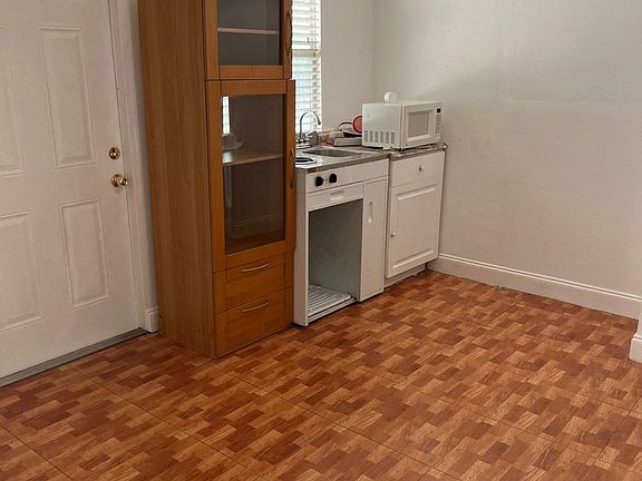 4th image of 1121 NW 46th St #B