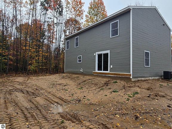 2nd image of 135 Spring Valley Dr