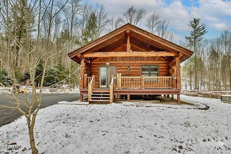 3rd image of 465 Barlow Road